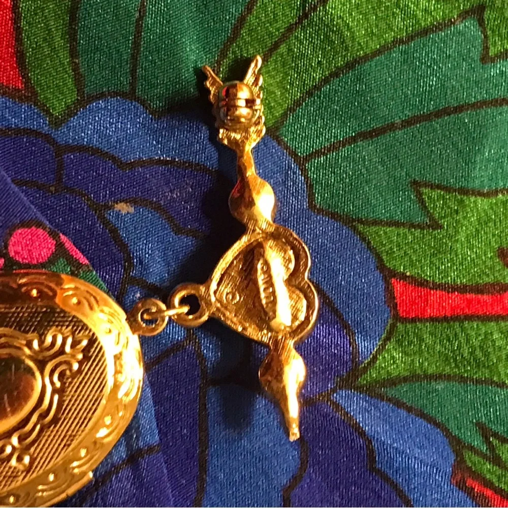 Vintage Cupid Gold Locket with Cherub Design Charm - Picture 9 of 9